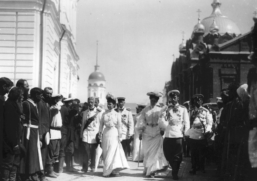The people greet the Imperial family in Sarov Monastery.