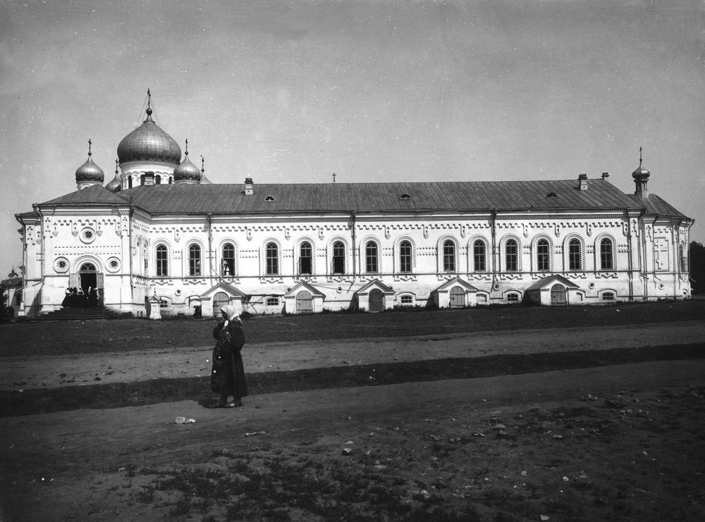 Трапезный корпус Дивеевского монастыря