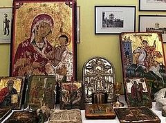 Albanian police confiscates over 100 stolen Icons