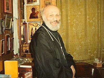 Тайный священник, куриные окорочка и письмо с того света