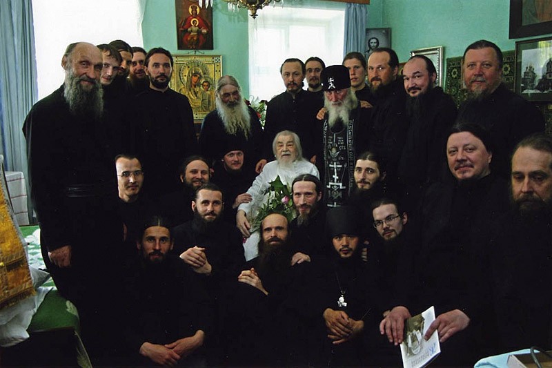 Архимандрит Иоанн (Крестьянкин) с братией Псково-Печерского монастыря