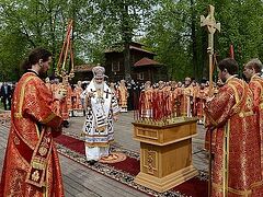 Patriarch Kirill serves a Liturgy at Butovo