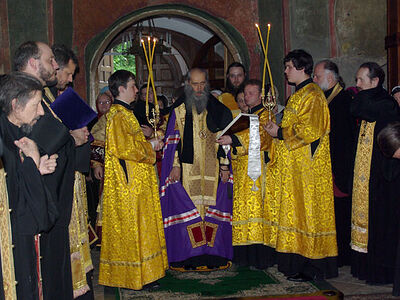 Архиерейское богослужение в Сретенском монастыре в Неделю Всех святых, в земле Российской просиявших