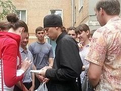 Students of the Don Seminary help with refugees from the Ukraine