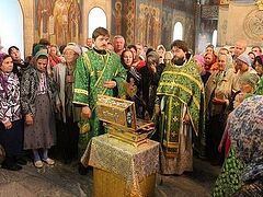 В Кузбасс принесен ковчег с частицей Покрова Пресвятой Богородицы