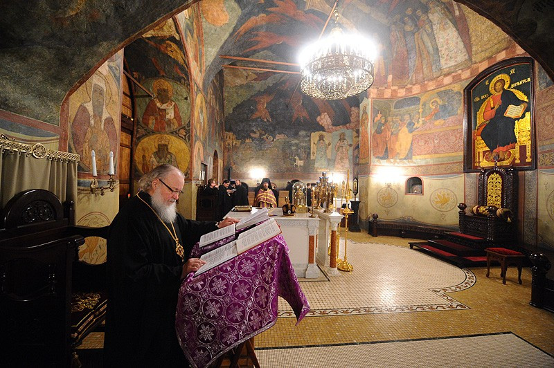 Святейший Патриарх Кирилл в Алтаре