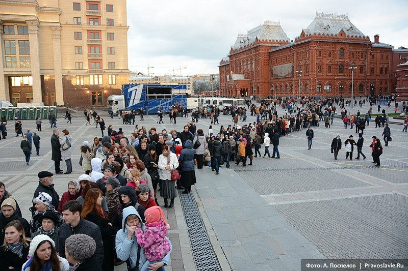 The queue outside the “Romanov” exhibition