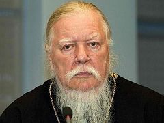 Archpriest Dimitry Smirnov believes that access to computer games and the internet should be banned for young people under the age of 21