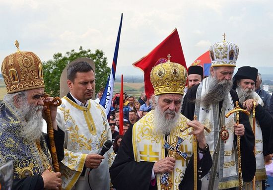 Кто такой сербский сражатель. Православие в Сербии. Сербский народ Православие. Святые Сербии православные. Православное троеперстие в Сербии.