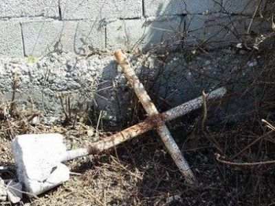 Представители албанских властей пытаются уничтожить православный храм