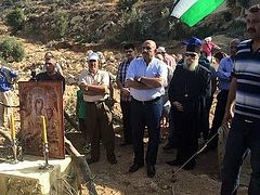 Palestinian Christians: “They want to put us in a huge prison” Israelis destroy 2000-year-old olive trees