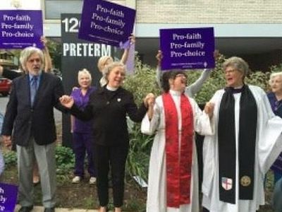 США: протестантские священнослужители «освятили» клинику абортов