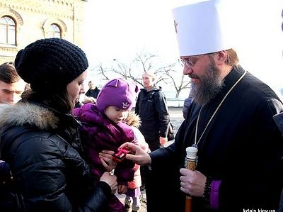 Как облегчить ребенку время пребывания в храме