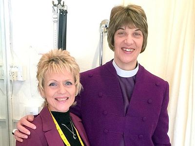 Женщина-епископ в Британии обратилась к дизайнеру, чтобы сделать облачения более женственными
