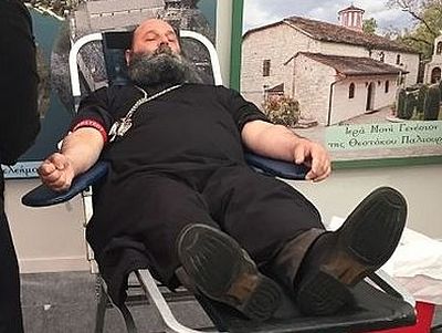 Митрополит Янины Максим принял участие в донорской акции