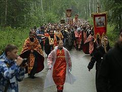 “Royal Days:” Cross procession on the night of July 16-17