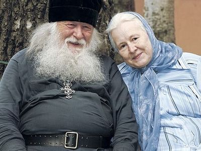 На подвиг Отчизна зовет