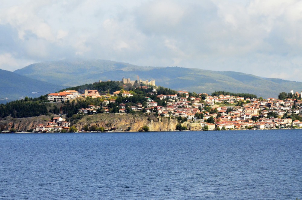 Вид на Охрид с Охридского озера