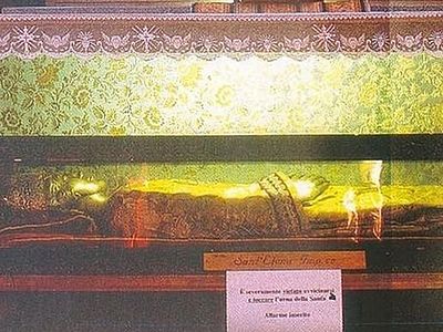 В Греции возник бурный спор вокруг предстоящего принесения в Афины мощей св. Елены из Венеции