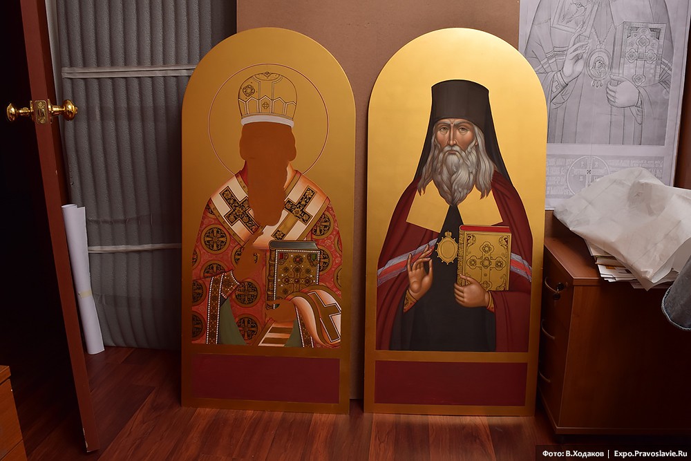 Святитель Феофан Затворник, Вышенский (икона справа)