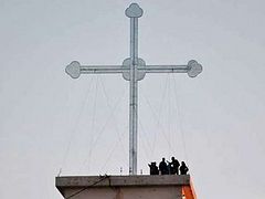 Huge cross erected near Mosul after liberation from ISIS