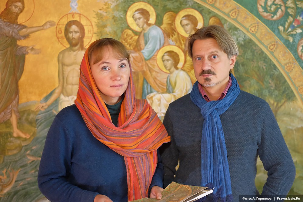 Художники Дарья Шабалина и Михаил Леонтьев, возглавляющие работы по росписи собора