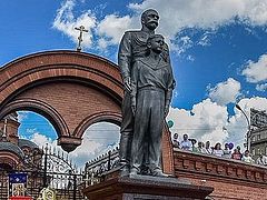 Monument to Royal Martyrs Tsar Nicholas and Tsarevich Alexey consecrated in Novosibirsk