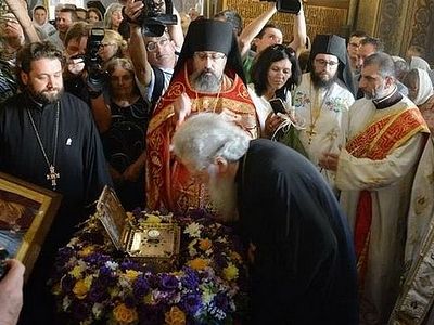 Глава святого Пантелеимона принесена в русский храм в Софии