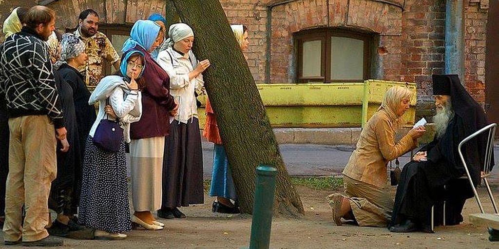 Просто православие. Нищие священники. Нищий священник. Православное бедное. Монах и Мирянин.