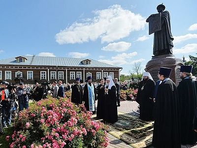 В Смоленске открыт памятник святому благоверному князю Владимиру Мономаху
