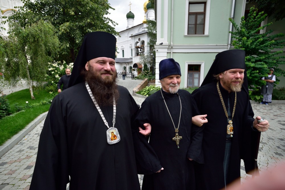 Епископ Бронницкий Парамон, епископ Егорьевский Тихон и протоиерей Евгений Пелешев