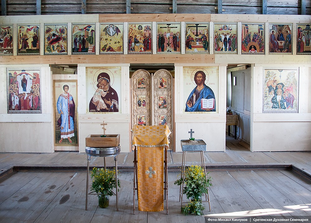 Богоявленский храм в деревне Поле Онежского района Архангельской области
