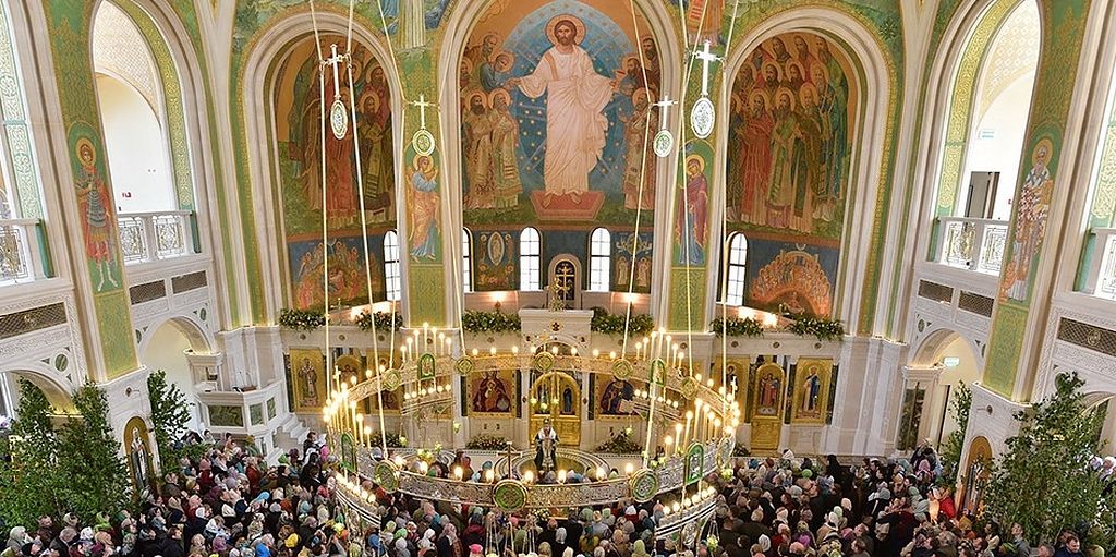 Скамейки в православных храмах