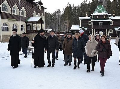 Монастырь на Ганиной Яме посетили члены Межведомственной группы по увековечиванию памяти жертв политических репрессий