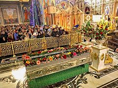 Hundreds of Ukrainian faithful greet New Year before relics of St. Amphilochius of Pochaev