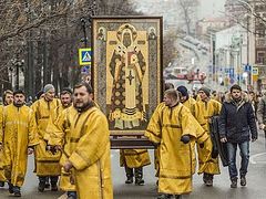 First cross procession of new year held in honor of St. Peter of Moscow