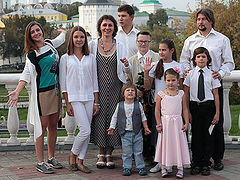 Малая Церковь многодетной священнической семьи Провада