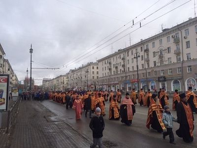 В Екатеринбурге прошел крестный ход в честь 100-летней годовщины прибытия Царской семьи