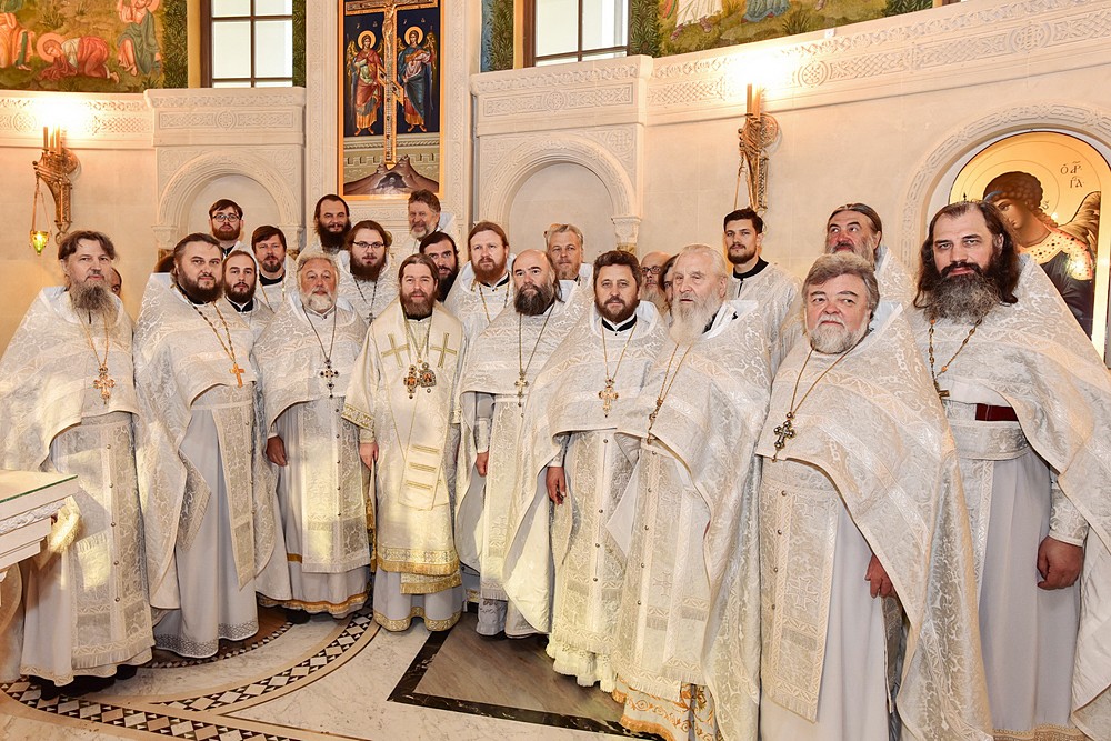 Митрополит Тихон со священниками Западного викариатства г. Москвы