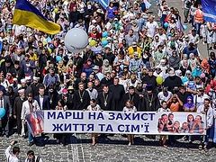10,000 march in Kiev for protection of rights of children and family