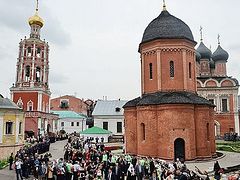 Unique iconostasis of Visoko-Petrovsky Monastery made by order of Tsar Peter I, considered lost under soviets, has been found