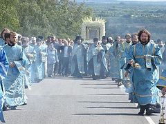 Thousands participate in 400th-anniversary Kursk Root Icon procession