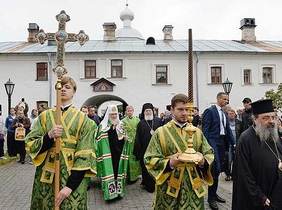 Святейший Патриарх Кирилл совершил славление у мощей преподобных Сергия и Германа Валаамских