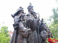 В Кирове открыли памятник Царской семье