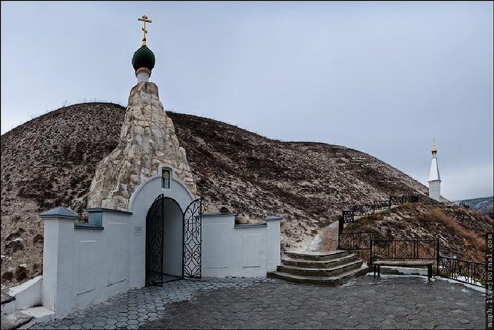 Костомаровский спасский женский монастырь фото Воронежский Синай, или пещерная обитель / Православие.Ru