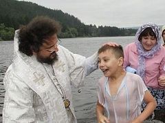 Archbishop of Yakutsk baptizes 100+ in river in one day