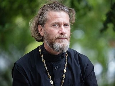 «Вы от крови в обморок не падаете?»