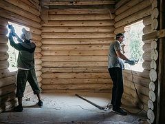 Ulyanovsk Orthodox youth helping build wooden church in memory of burned Karelian church