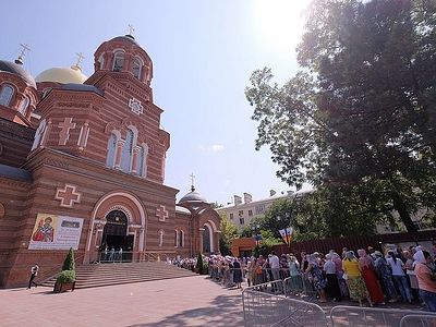 Более восьми тысяч человек помолились у мощей святителя Спиридона Тримифунтского в первый день