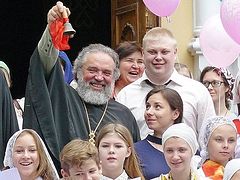 Стоит ли отдавать ребенка в православную школу?